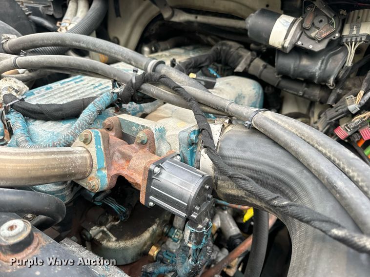 image for item EN5215 2006 International 4300 truck cab and chassis