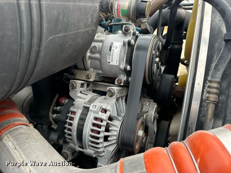 image for item EN5215 2006 International 4300 truck cab and chassis