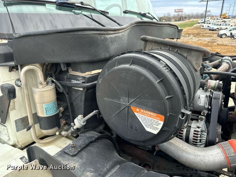 image for item EN5215 2006 International 4300 truck cab and chassis