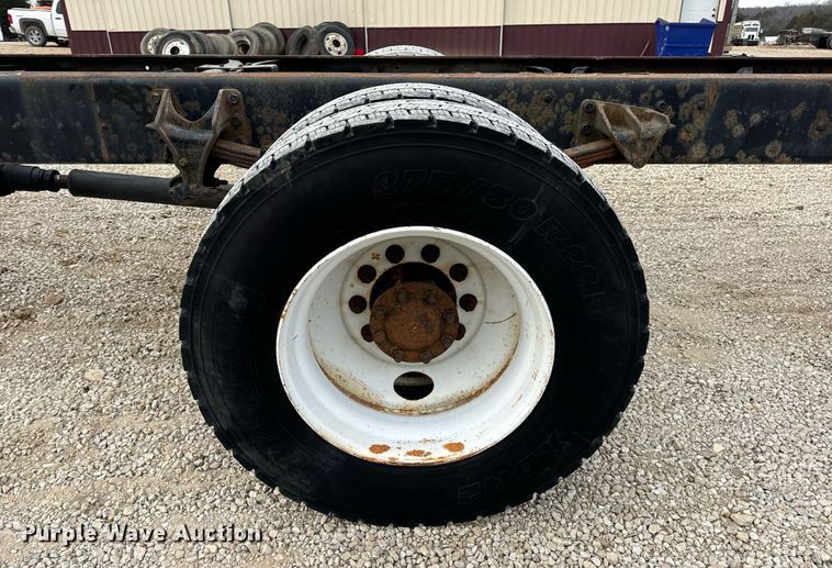 image for item EN5215 2006 International 4300 truck cab and chassis