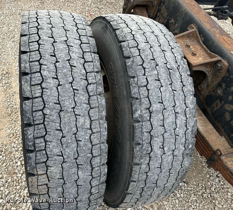 image for item EN5215 2006 International 4300 truck cab and chassis