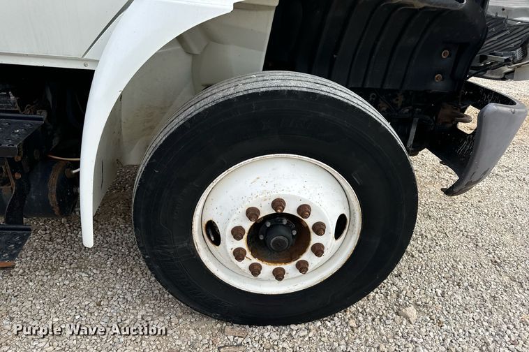 image for item EN5215 2006 International 4300 truck cab and chassis