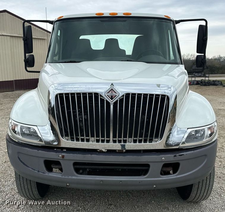 image for item EN5222 2007 International 4300 truck cab and chassis