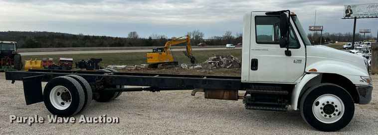 image for item EN5222 2007 International 4300 truck cab and chassis