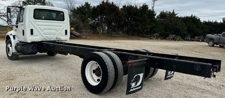 image for item EN5222 2007 International 4300 truck cab and chassis