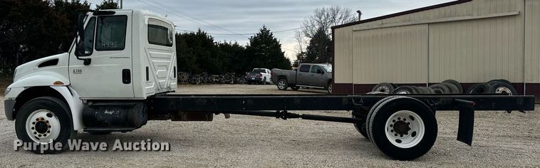 image for item EN5222 2007 International 4300 truck cab and chassis