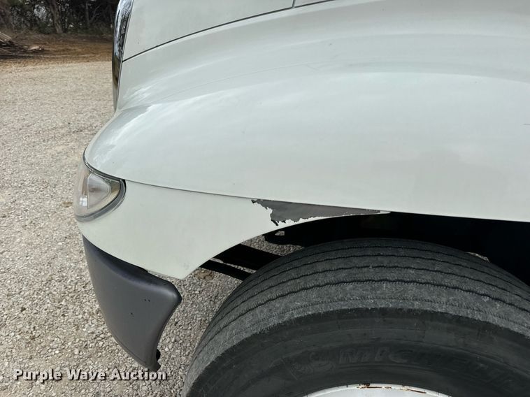 image for item EN5222 2007 International 4300 truck cab and chassis