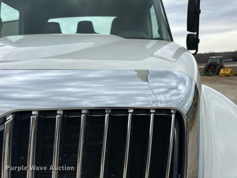 image for item EN5222 2007 International 4300 truck cab and chassis