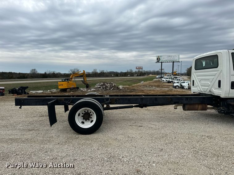 image for item EN5222 2007 International 4300 truck cab and chassis