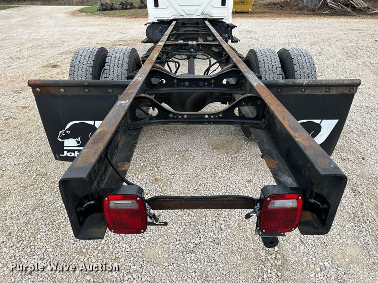 image for item EN5222 2007 International 4300 truck cab and chassis