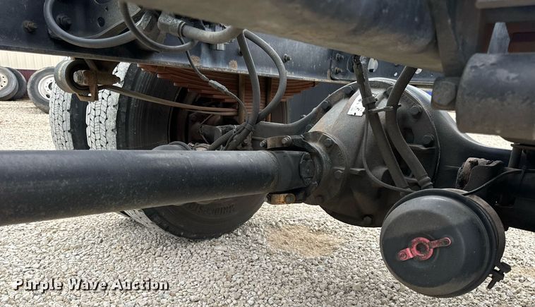 image for item EN5222 2007 International 4300 truck cab and chassis