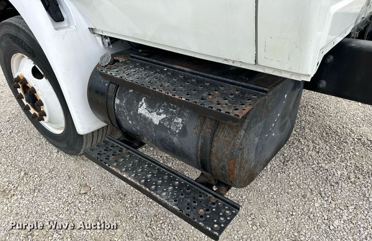 image for item EN5222 2007 International 4300 truck cab and chassis