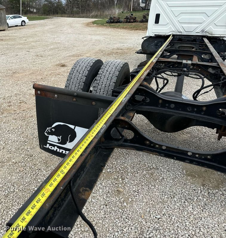 image for item EN5222 2007 International 4300 truck cab and chassis