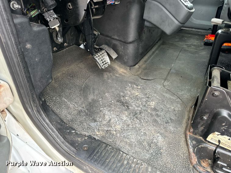 image for item EN5222 2007 International 4300 truck cab and chassis