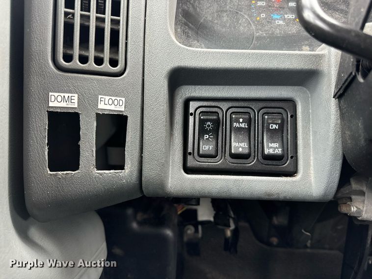 image for item EN5222 2007 International 4300 truck cab and chassis