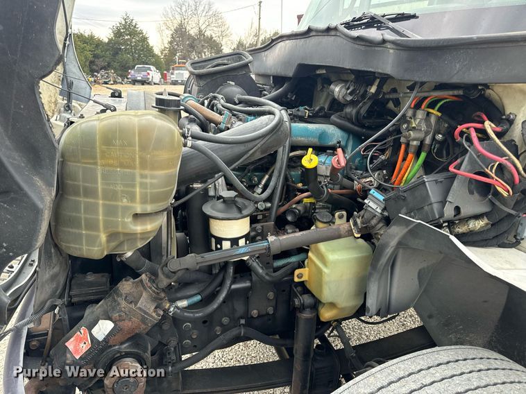 image for item EN5222 2007 International 4300 truck cab and chassis