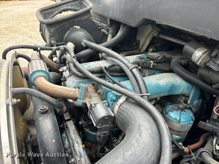 image for item EN5222 2007 International 4300 truck cab and chassis