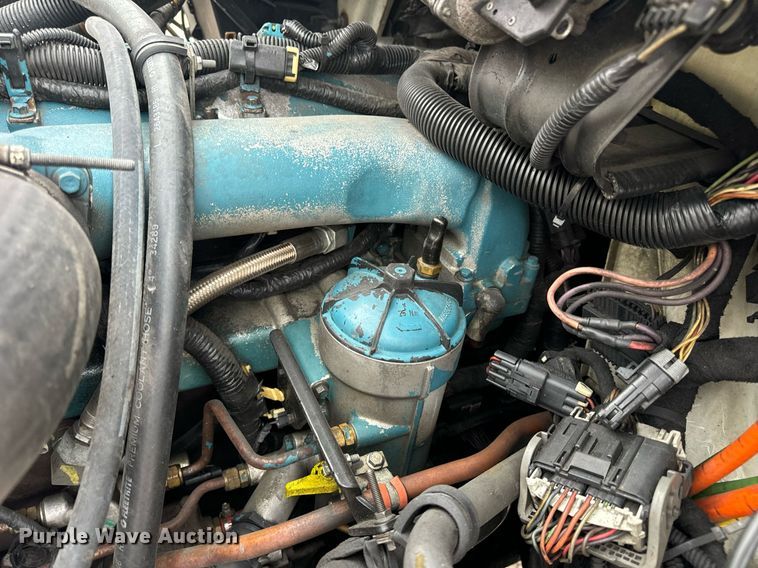 image for item EN5222 2007 International 4300 truck cab and chassis