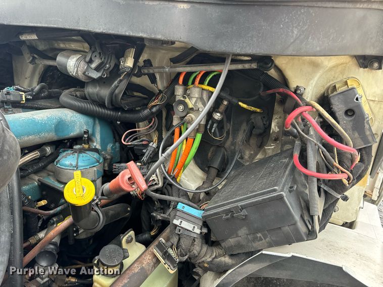 image for item EN5222 2007 International 4300 truck cab and chassis