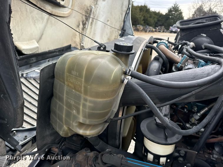 image for item EN5222 2007 International 4300 truck cab and chassis