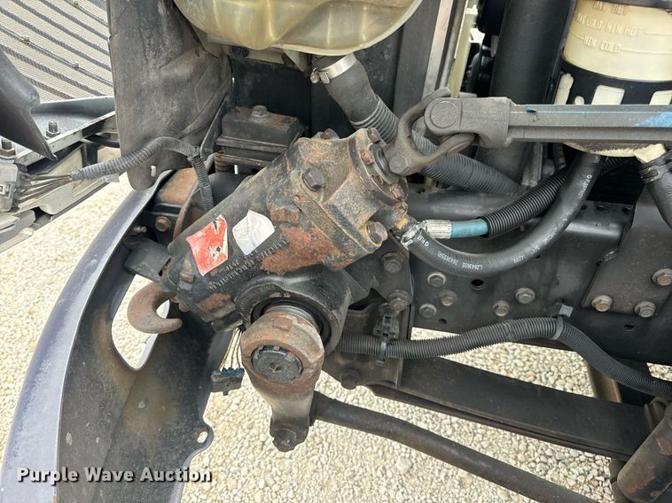 image for item EN5222 2007 International 4300 truck cab and chassis