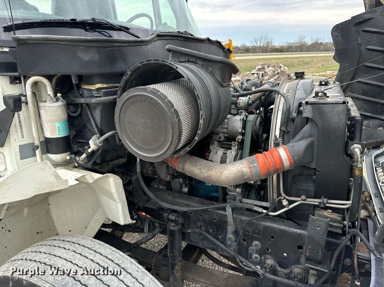 image for item EN5222 2007 International 4300 truck cab and chassis