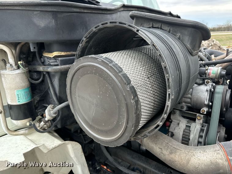 image for item EN5222 2007 International 4300 truck cab and chassis