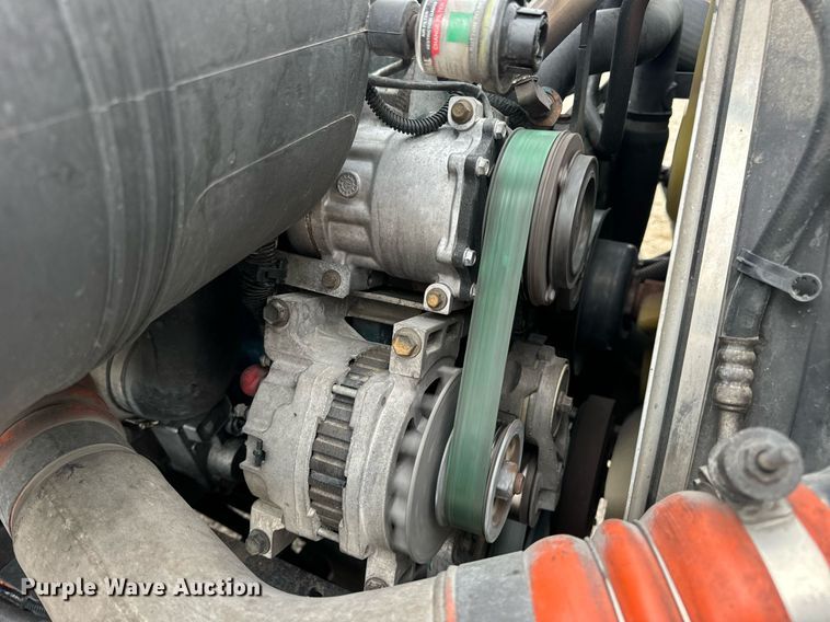 image for item EN5222 2007 International 4300 truck cab and chassis