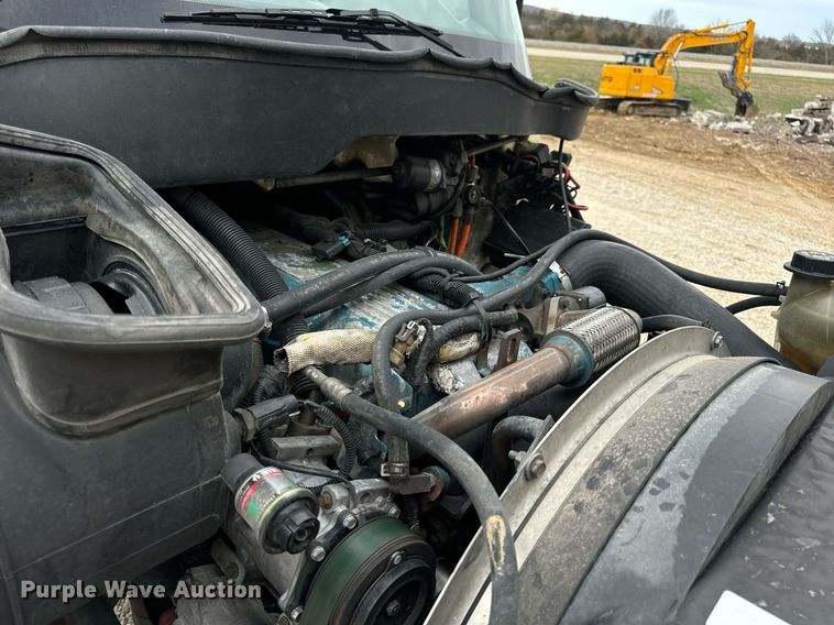 image for item EN5222 2007 International 4300 truck cab and chassis