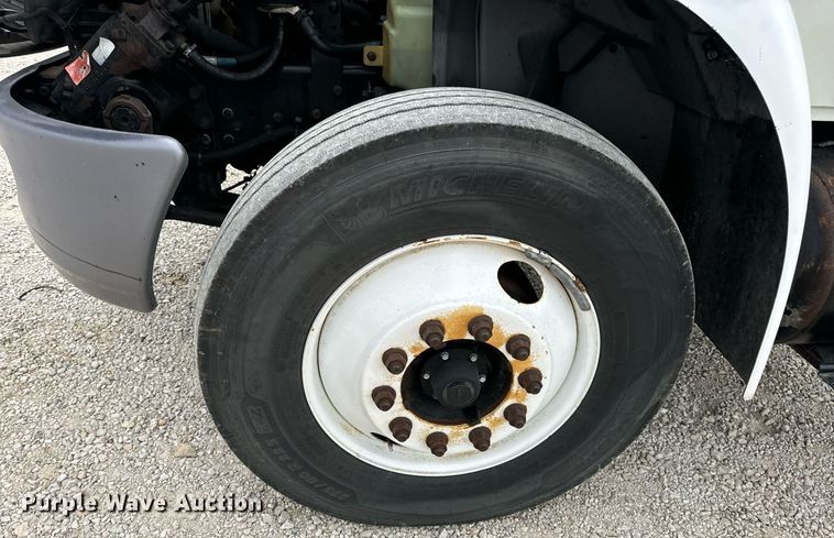 image for item EN5222 2007 International 4300 truck cab and chassis