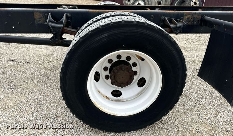 image for item EN5222 2007 International 4300 truck cab and chassis