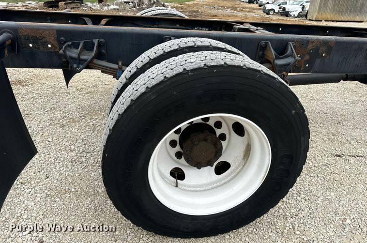 image for item EN5222 2007 International 4300 truck cab and chassis