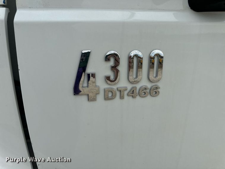 image for item EN5222 2007 International 4300 truck cab and chassis