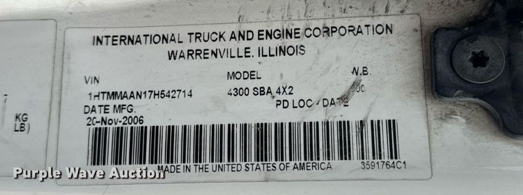 image for item EN5222 2007 International 4300 truck cab and chassis