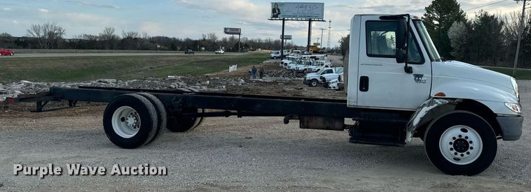 image for item EN5227 2005 International 4300 truck cab and chassis