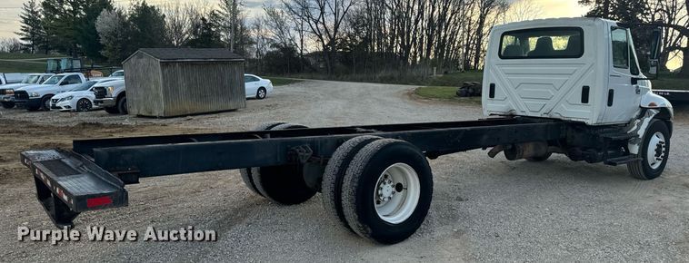 image for item EN5227 2005 International 4300 truck cab and chassis