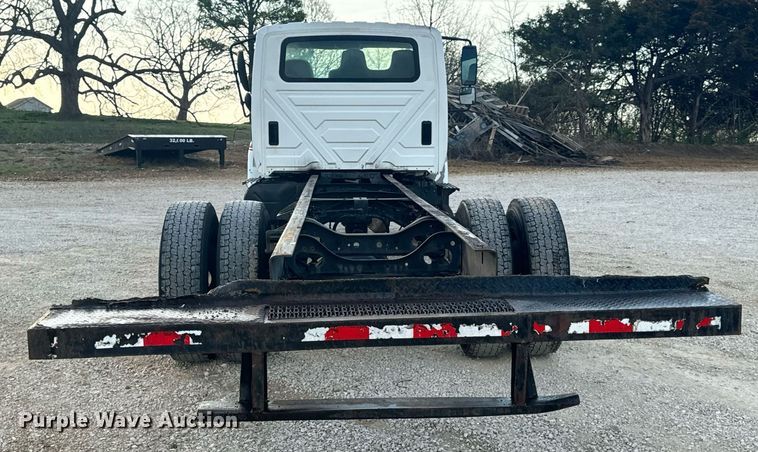 image for item EN5227 2005 International 4300 truck cab and chassis