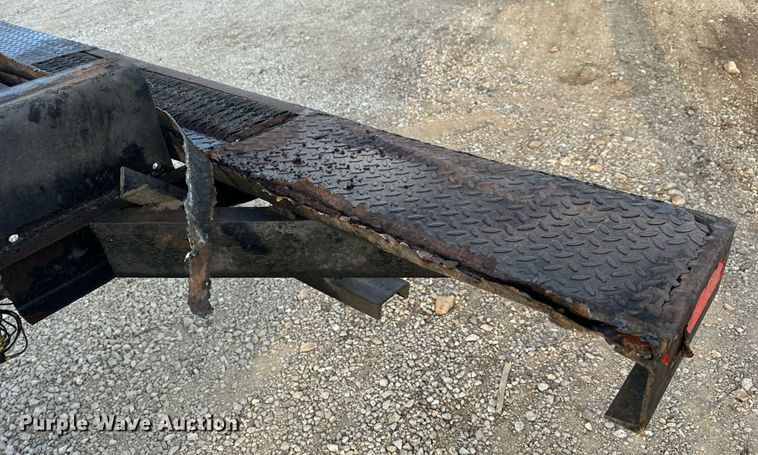 image for item EN5227 2005 International 4300 truck cab and chassis