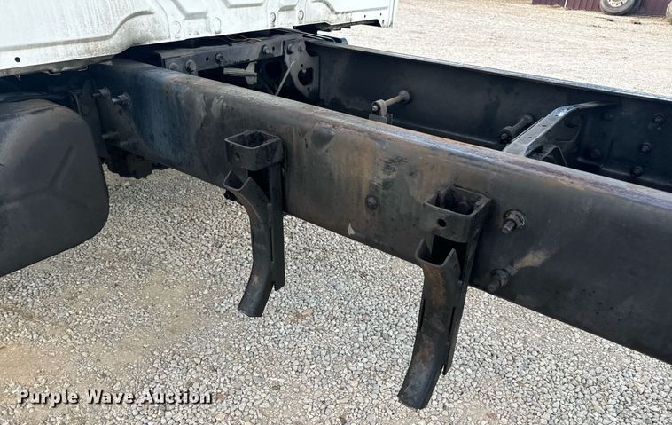 image for item EN5227 2005 International 4300 truck cab and chassis