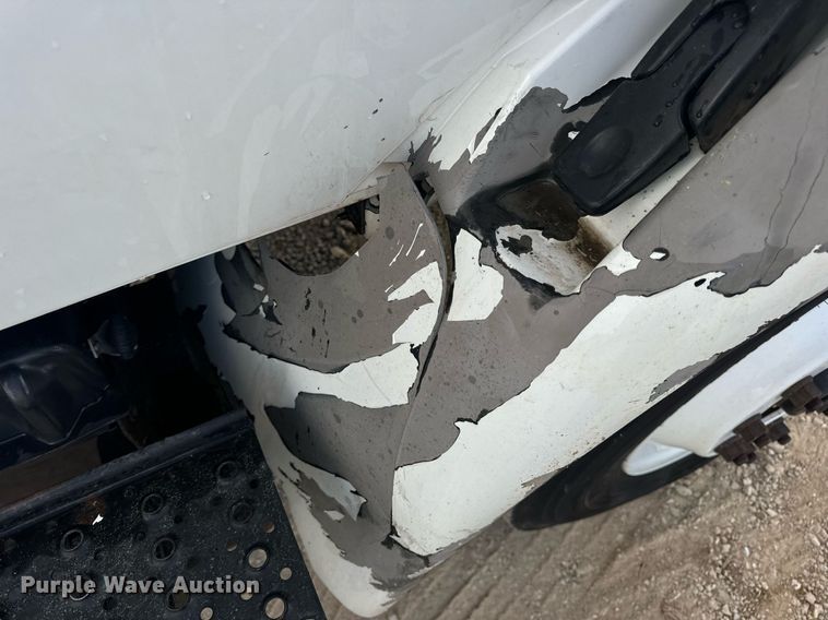 image for item EN5227 2005 International 4300 truck cab and chassis