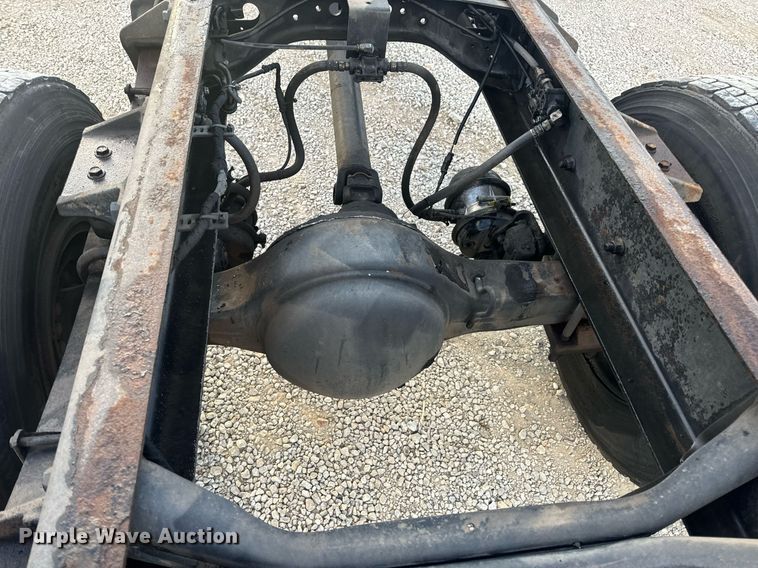 image for item EN5227 2005 International 4300 truck cab and chassis