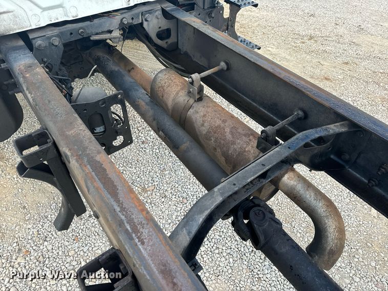 image for item EN5227 2005 International 4300 truck cab and chassis