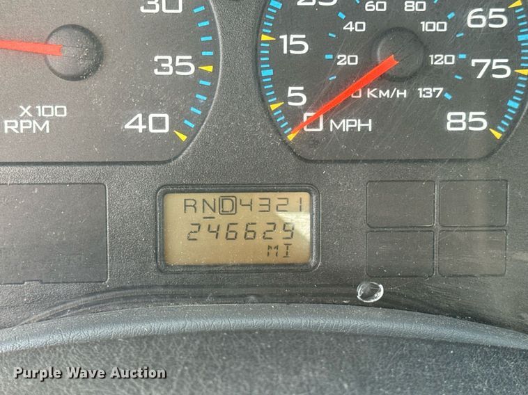 image for item EN5227 2005 International 4300 truck cab and chassis