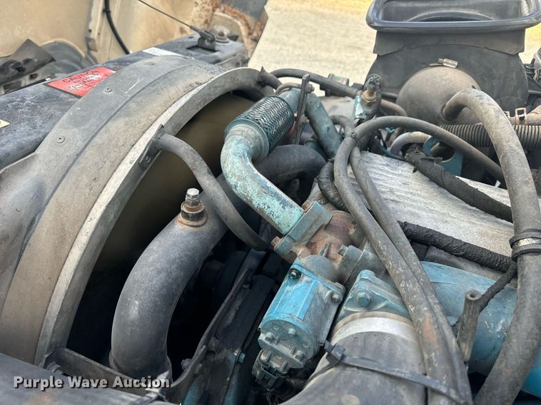 image for item EN5227 2005 International 4300 truck cab and chassis