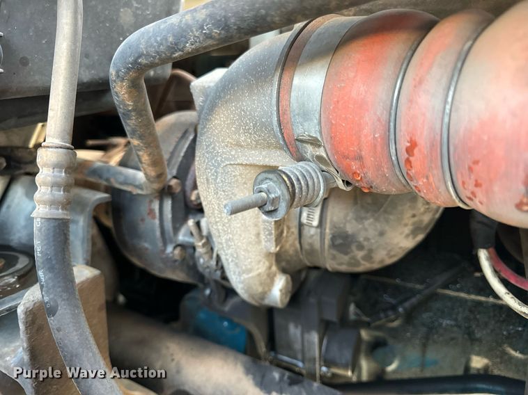 image for item EN5227 2005 International 4300 truck cab and chassis