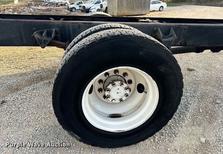 image for item EN5227 2005 International 4300 truck cab and chassis