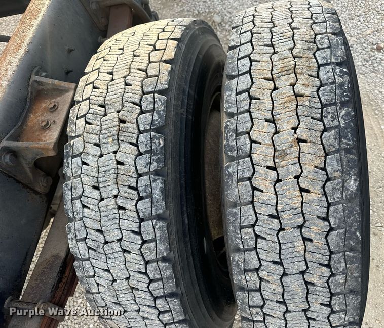 image for item EN5227 2005 International 4300 truck cab and chassis