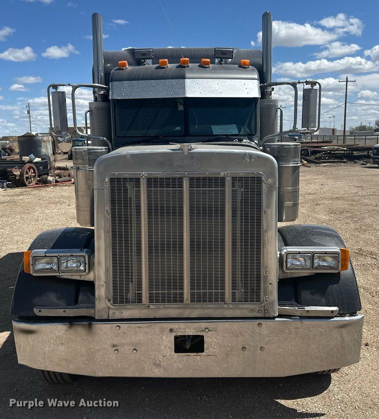 image for item EQ4534 2005 Peterbilt 379 semi truck
