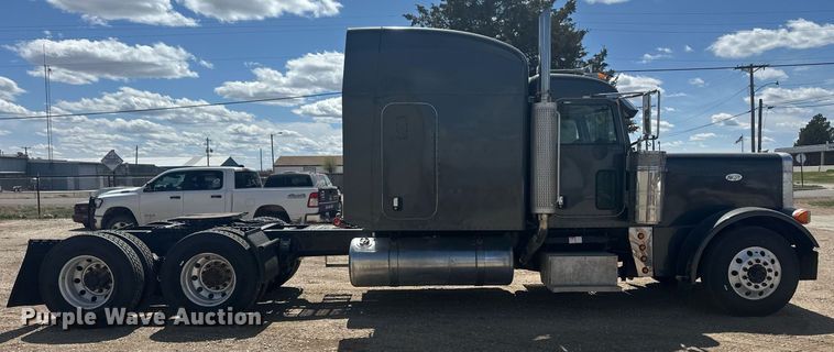 image for item EQ4534 2005 Peterbilt 379 semi truck