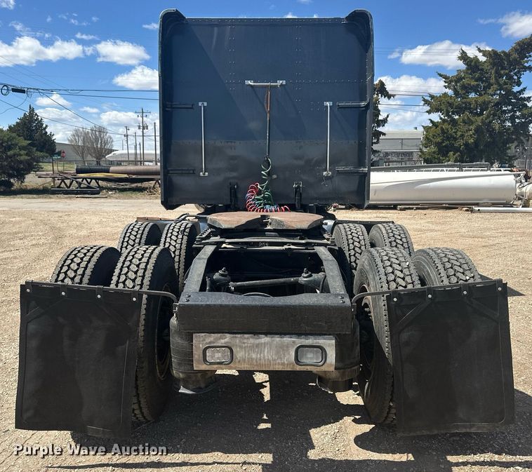 image for item EQ4534 2005 Peterbilt 379 semi truck